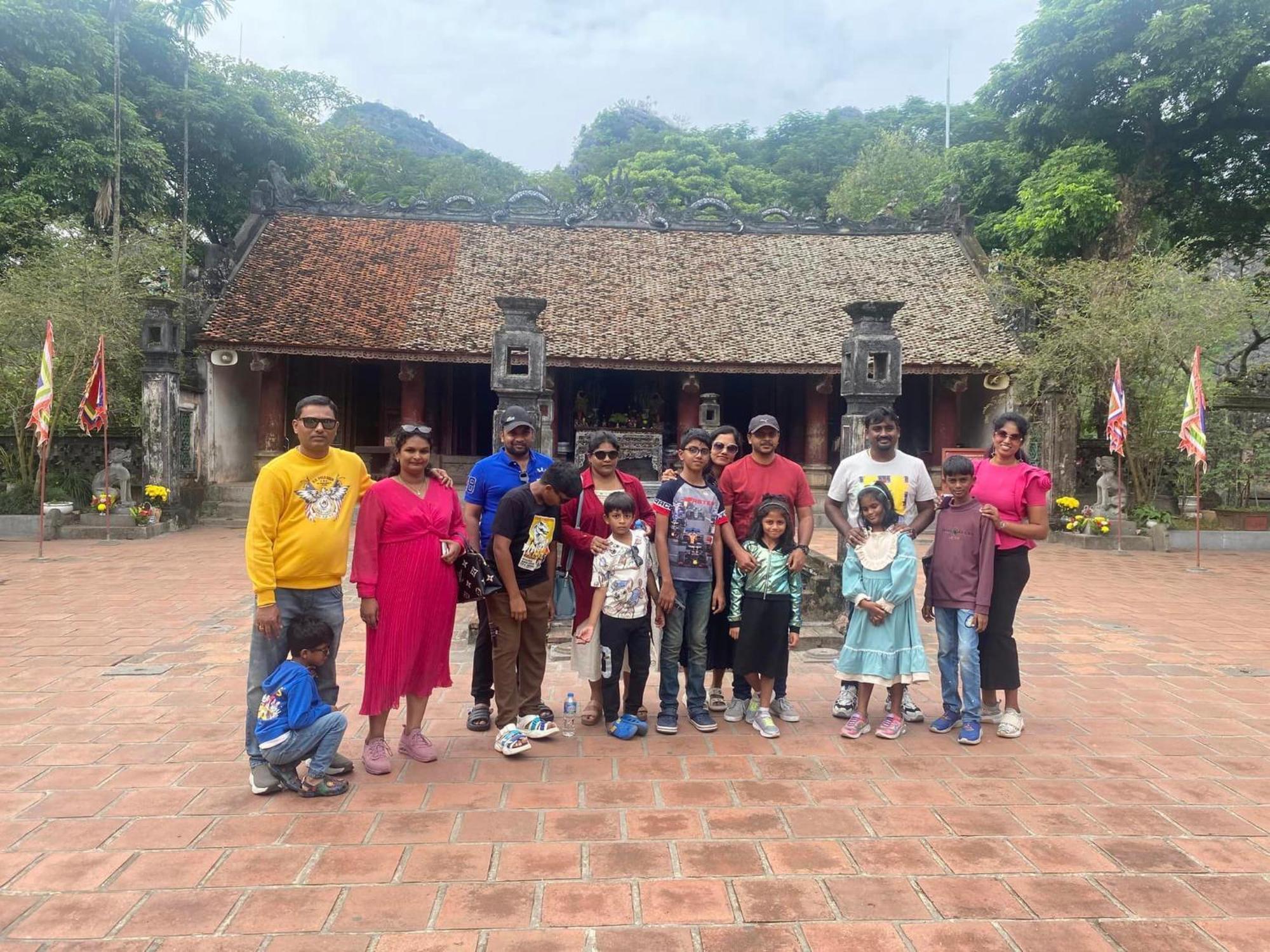 Truong Son Luxury Homestay Нин Бин Екстериор снимка
