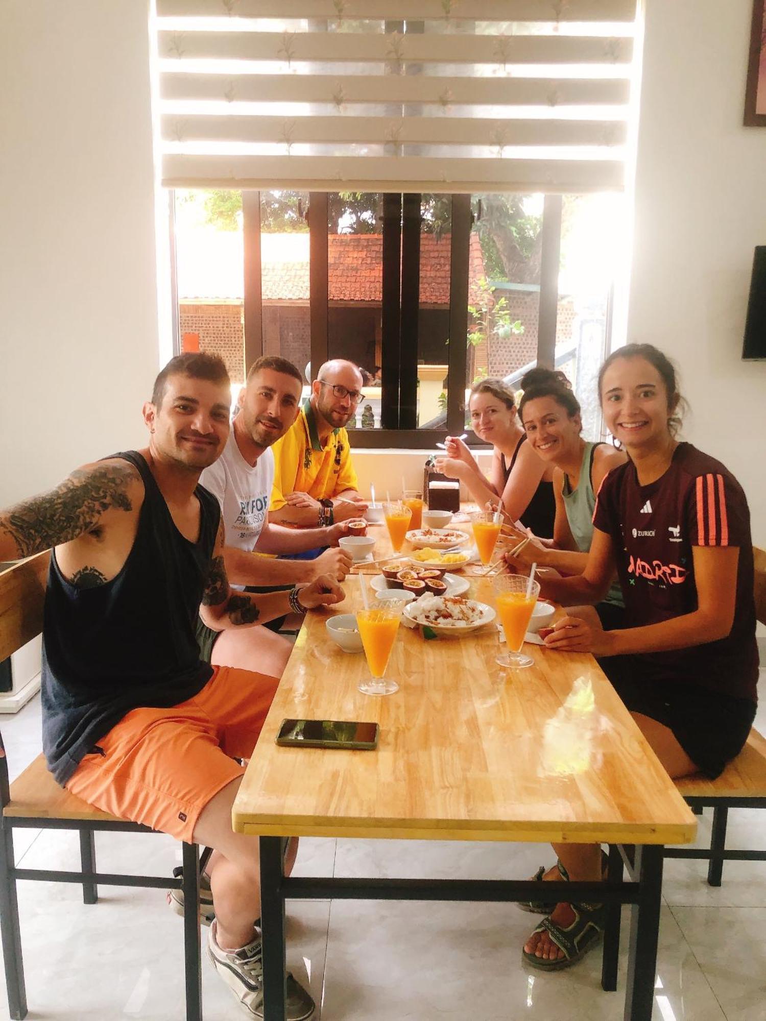 Truong Son Luxury Homestay Нин Бин Екстериор снимка