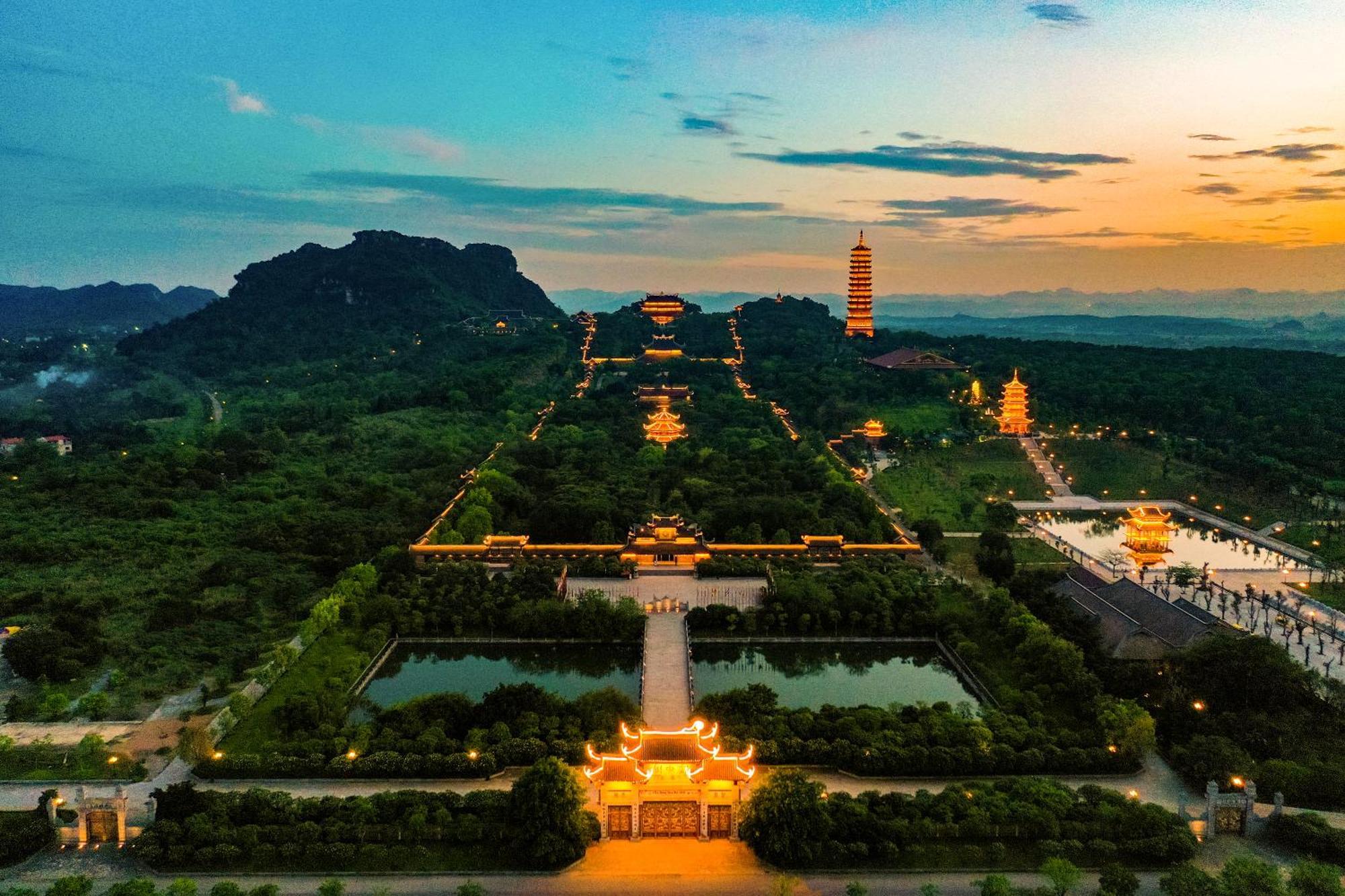 Truong Son Luxury Homestay Нин Бин Екстериор снимка