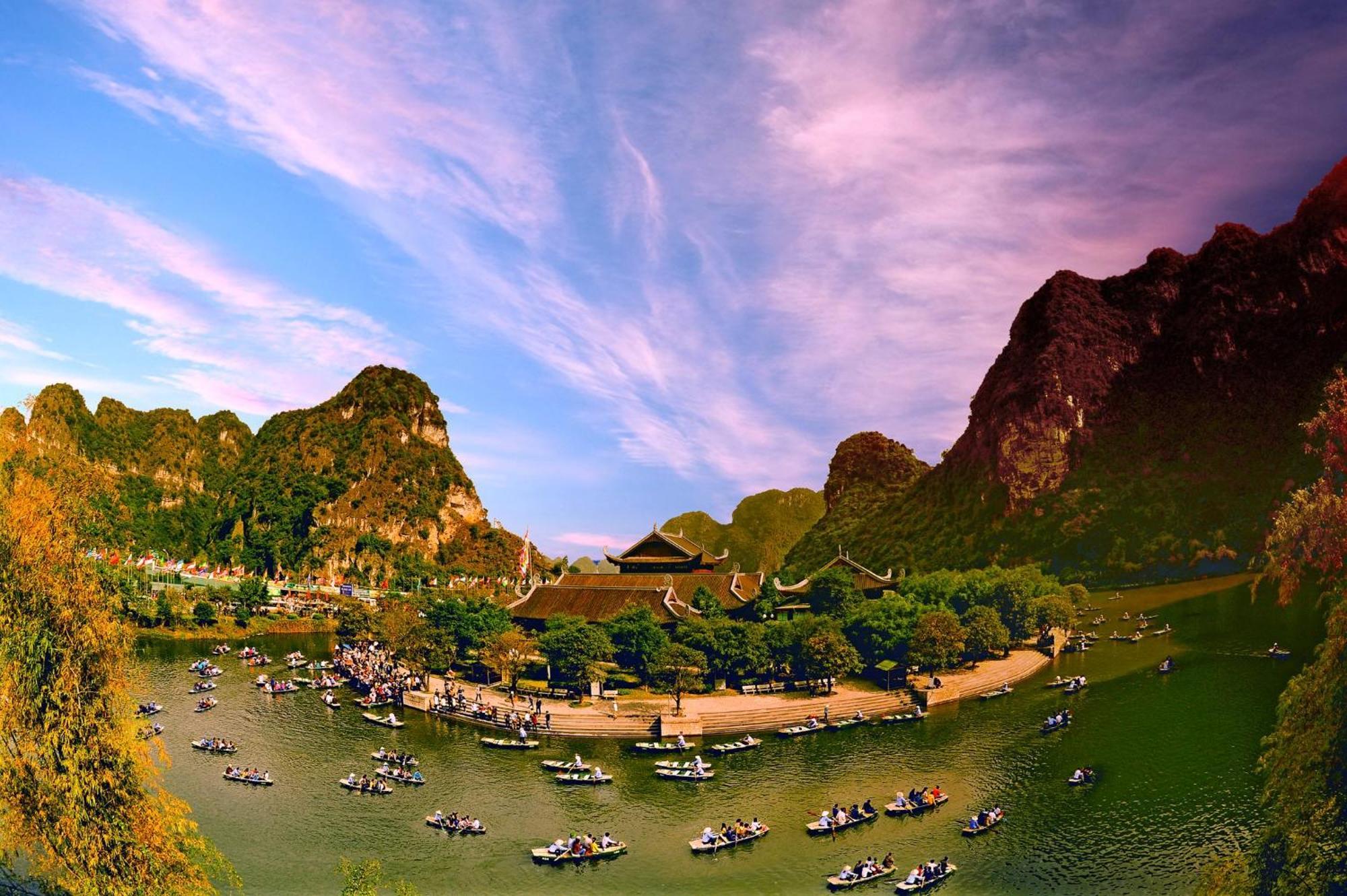 Truong Son Luxury Homestay Нин Бин Екстериор снимка